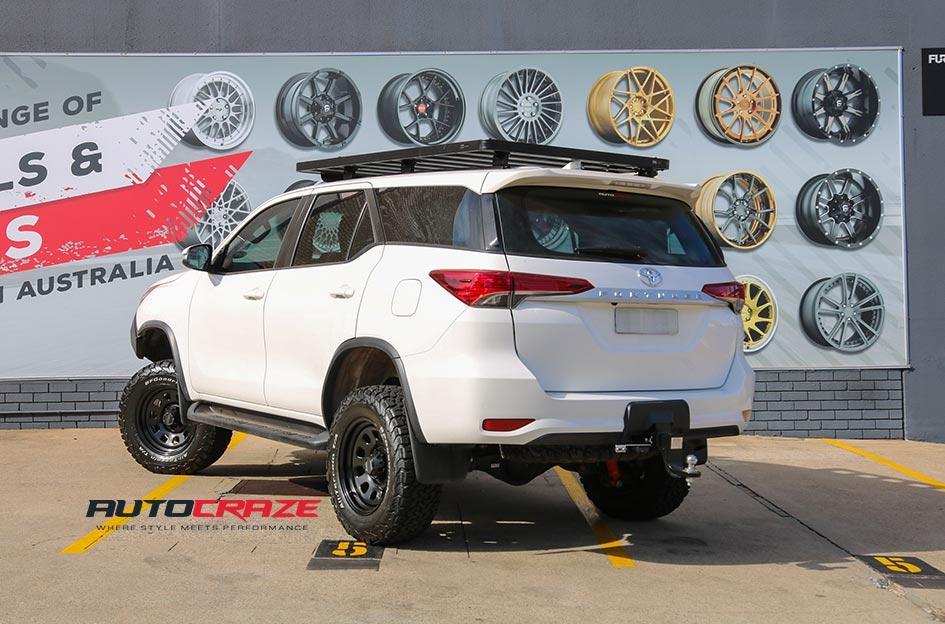 TOYOTA FORTUNER D HOLE BLACK
